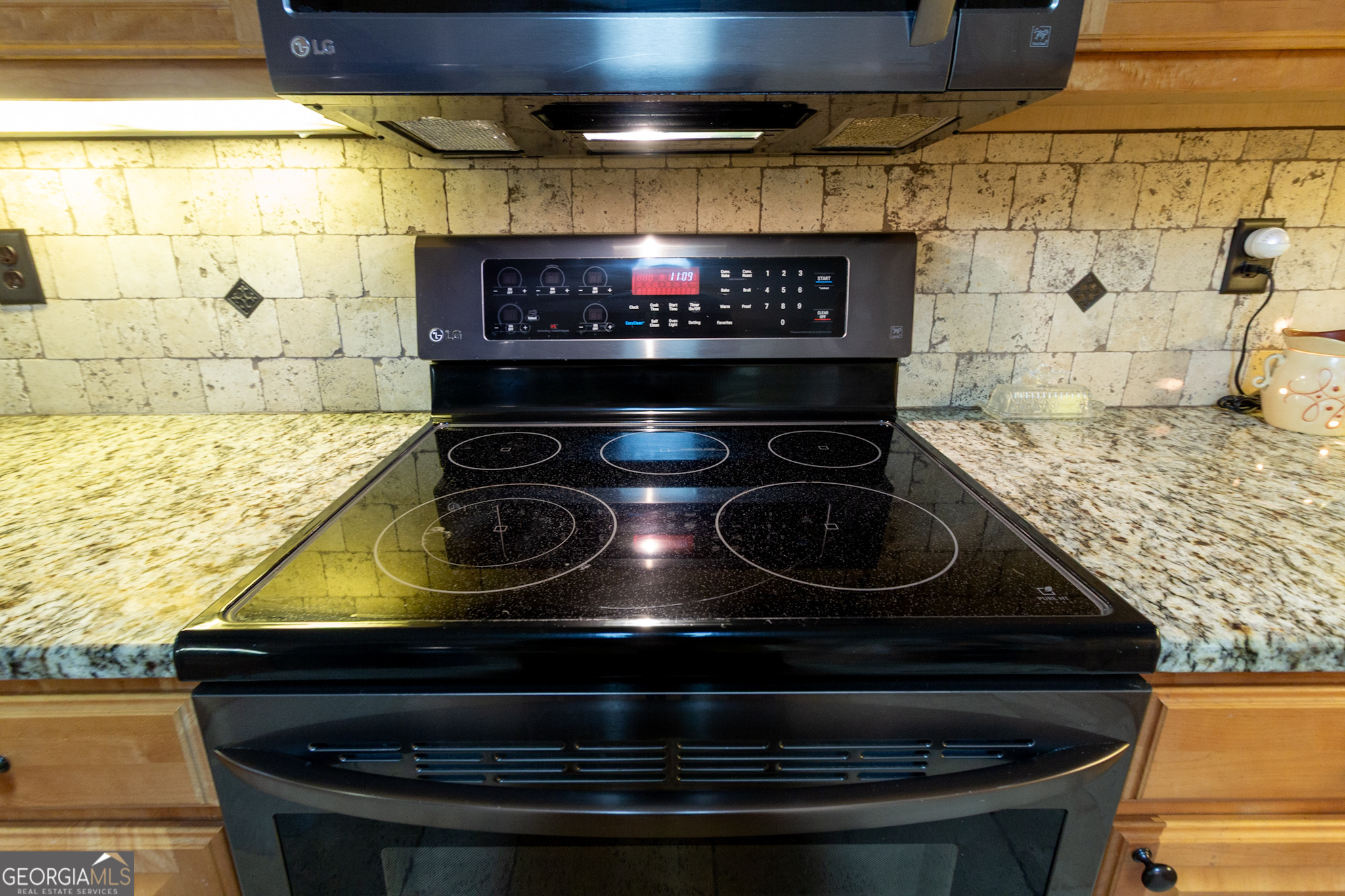 Fayetteville, Georgia 30215, United States, 3 Bedrooms Bedrooms, ,3 BathroomsBathrooms,Residential,Pending,127197