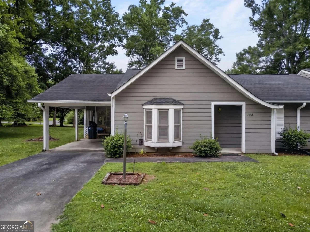 108 Villas Lane NE