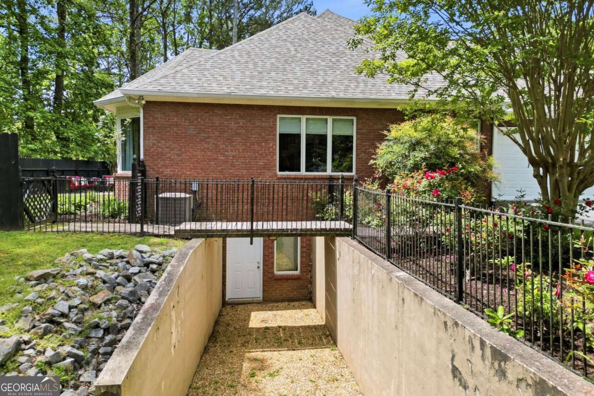 312 Sterling RD