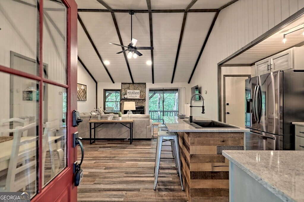 63 Mint LN