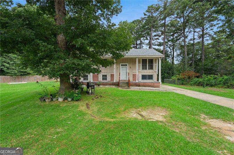 Photo of 1140 Pineglen Drive, Riverdale, GA 30296 (MLS # 10821458)