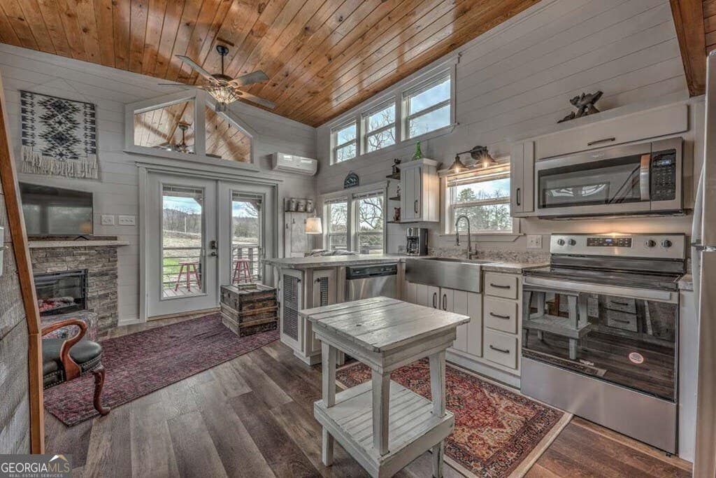 Photo of 476 478 Lapidary Lane, Young Harris, GA 30582 (MLS # 10763186)