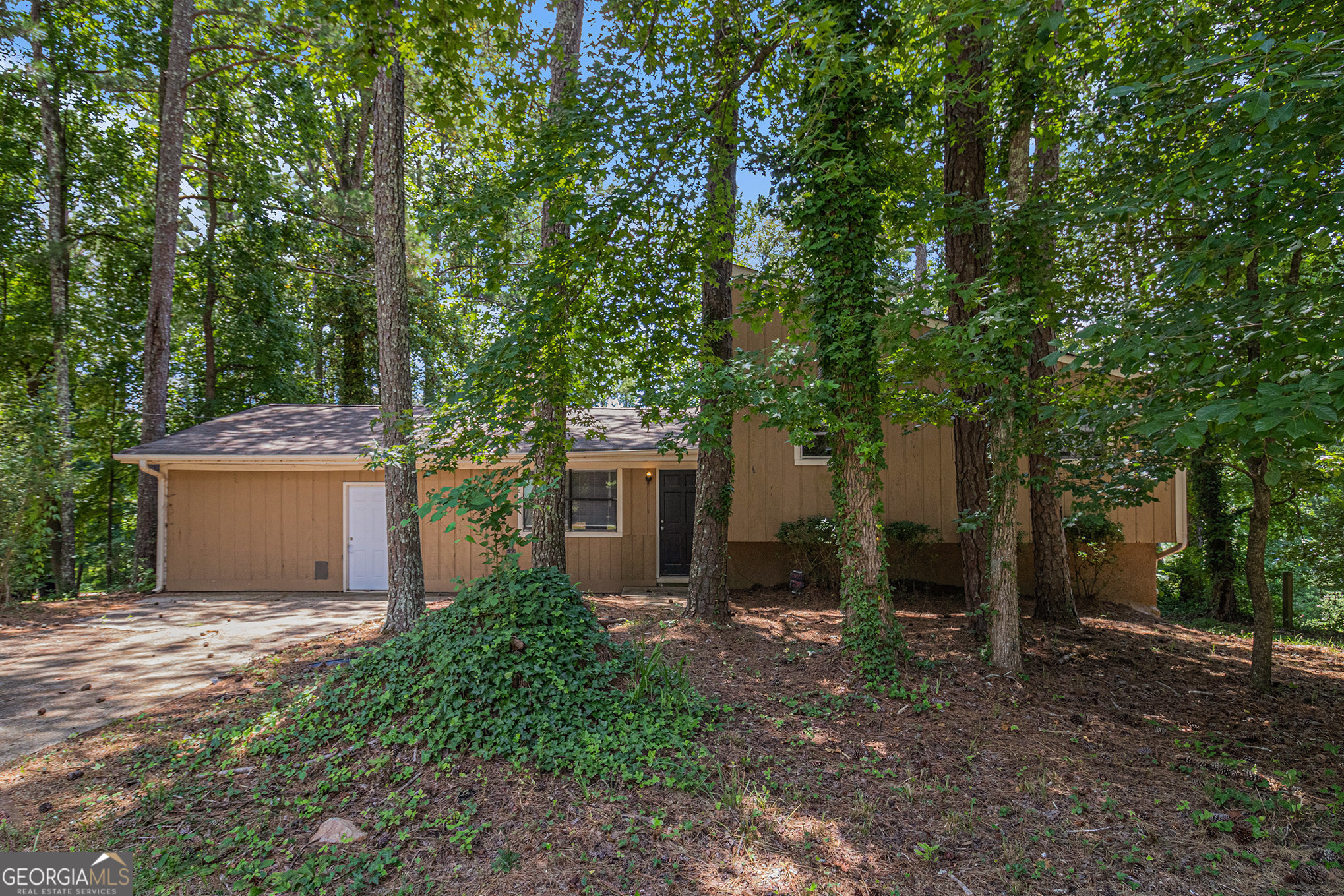 Investor Special! Spacious, 3 bedroom home, basement with 2 bonus room areas, fixer upper! The home needs some TLC however this is a great opportunity to make this your own or this would make a great addition to your rental property investment portfolio. Ideally located about 10 minutes from Arbor Place Mall, close to shopping, dining, and with easy access to I-20- and approximately 40mns to the Atlanta Airport! Inspections are welcome for informational purposes only however the home is being sold "as-is" and absolutely NO blind offers will be reviewed. Cash offers preferred. You must make an appointment to view this home.