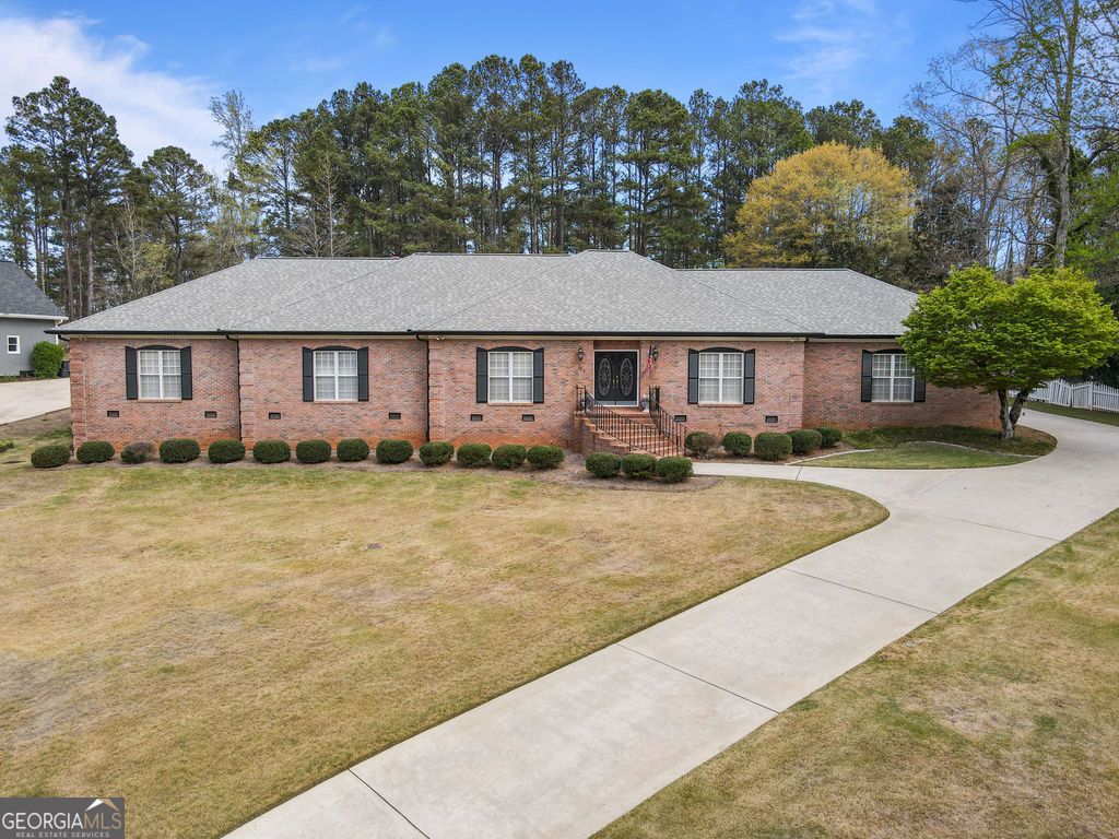 Photo of 160 Victoria Drive, Fayetteville, GA 30214 (MLS # 10717933)