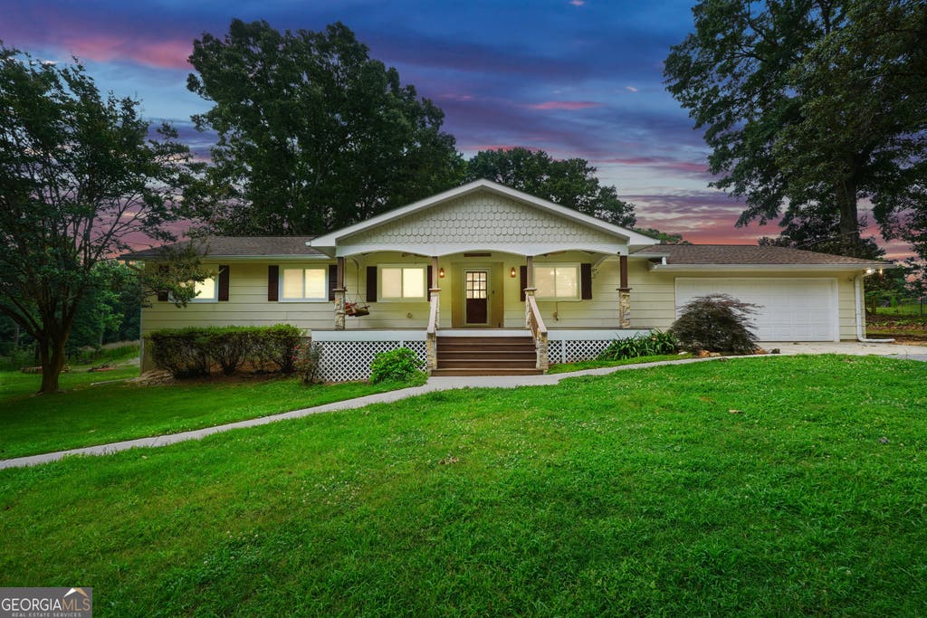 Photo of 122 E Knight Road, McDonough, GA 30252 (MLS # 10793908)
