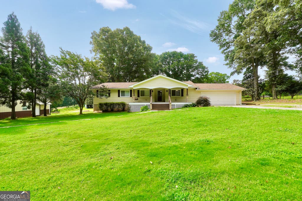 Photo of 122 E Knight Road, McDonough, GA 30252 (MLS # 10793908)