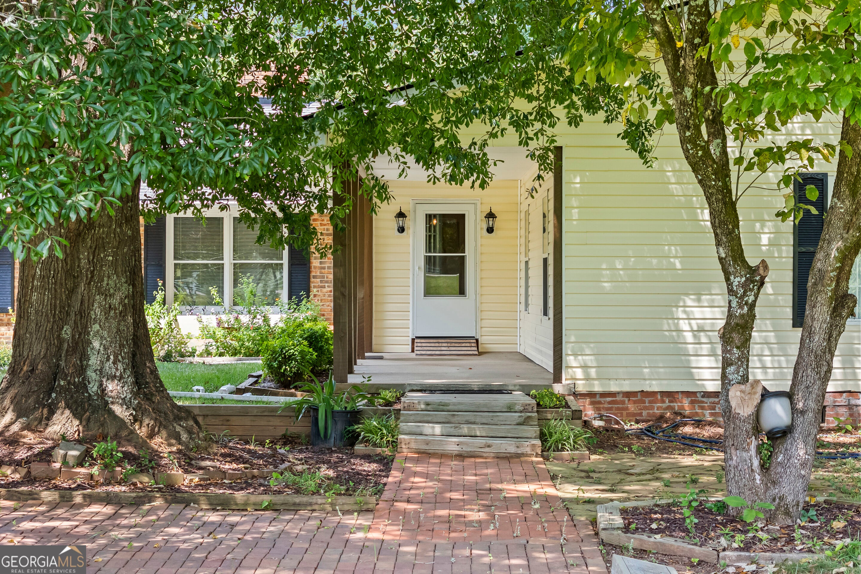 1351 Clack RD