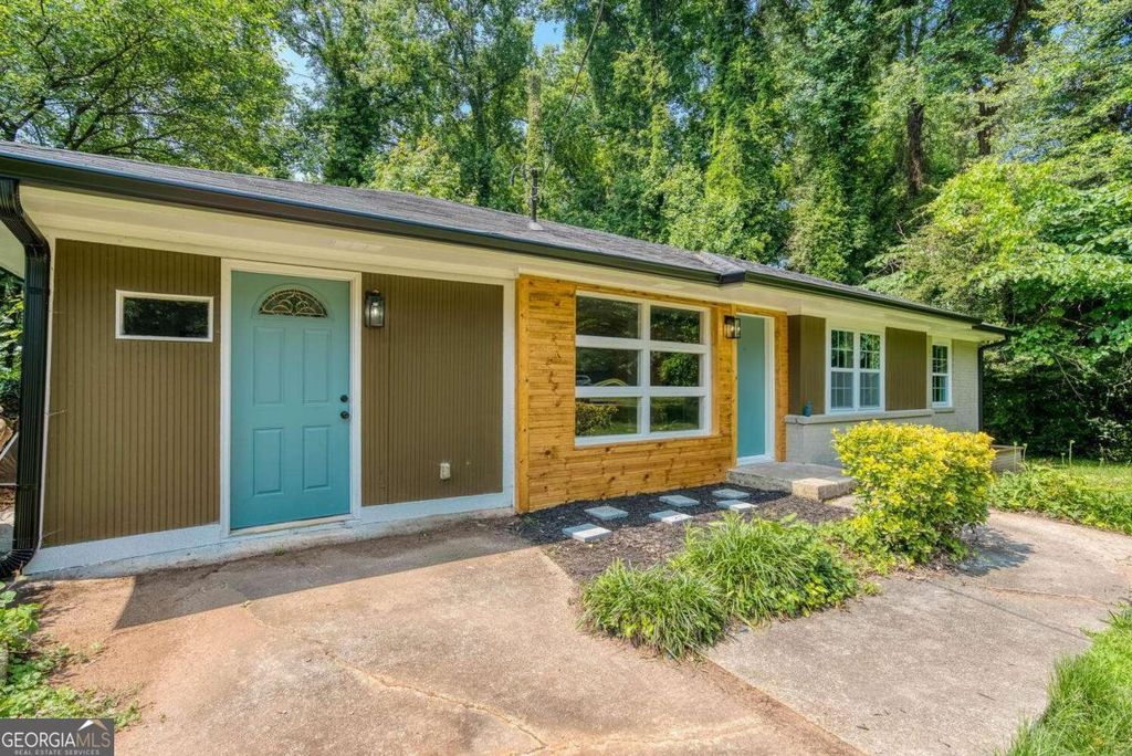 Photo of 2935 Catalina Drive, Decatur, GA 30032 (MLS # 10797796)
