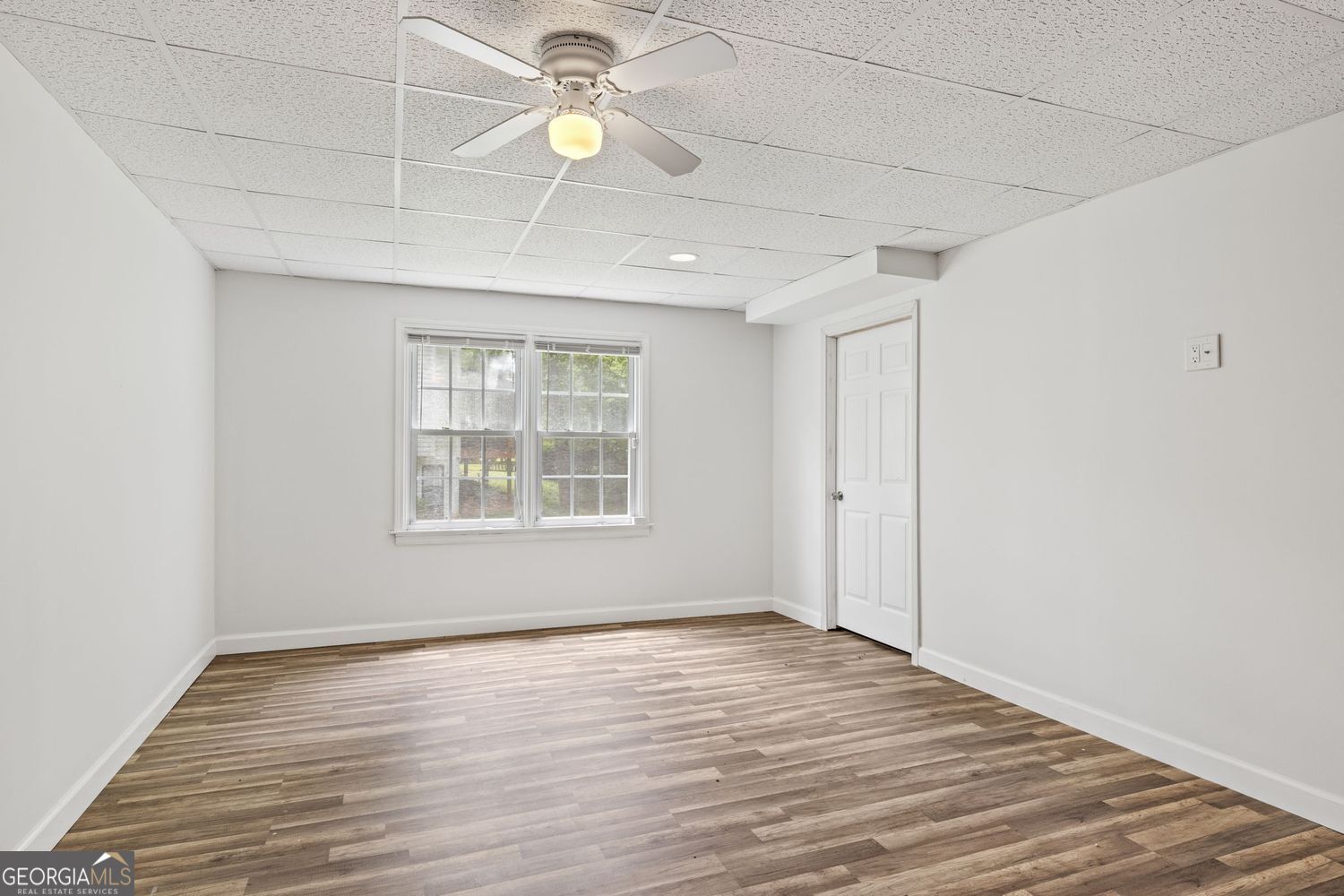 Roswell, Georgia 30075, United States, 4 Bedrooms Bedrooms, ,3 BathroomsBathrooms,Residential,Pending,141500