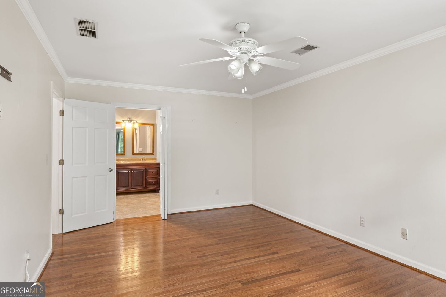 Roswell, Georgia 30075, United States, 4 Bedrooms Bedrooms, ,3 BathroomsBathrooms,Residential,Pending,141500