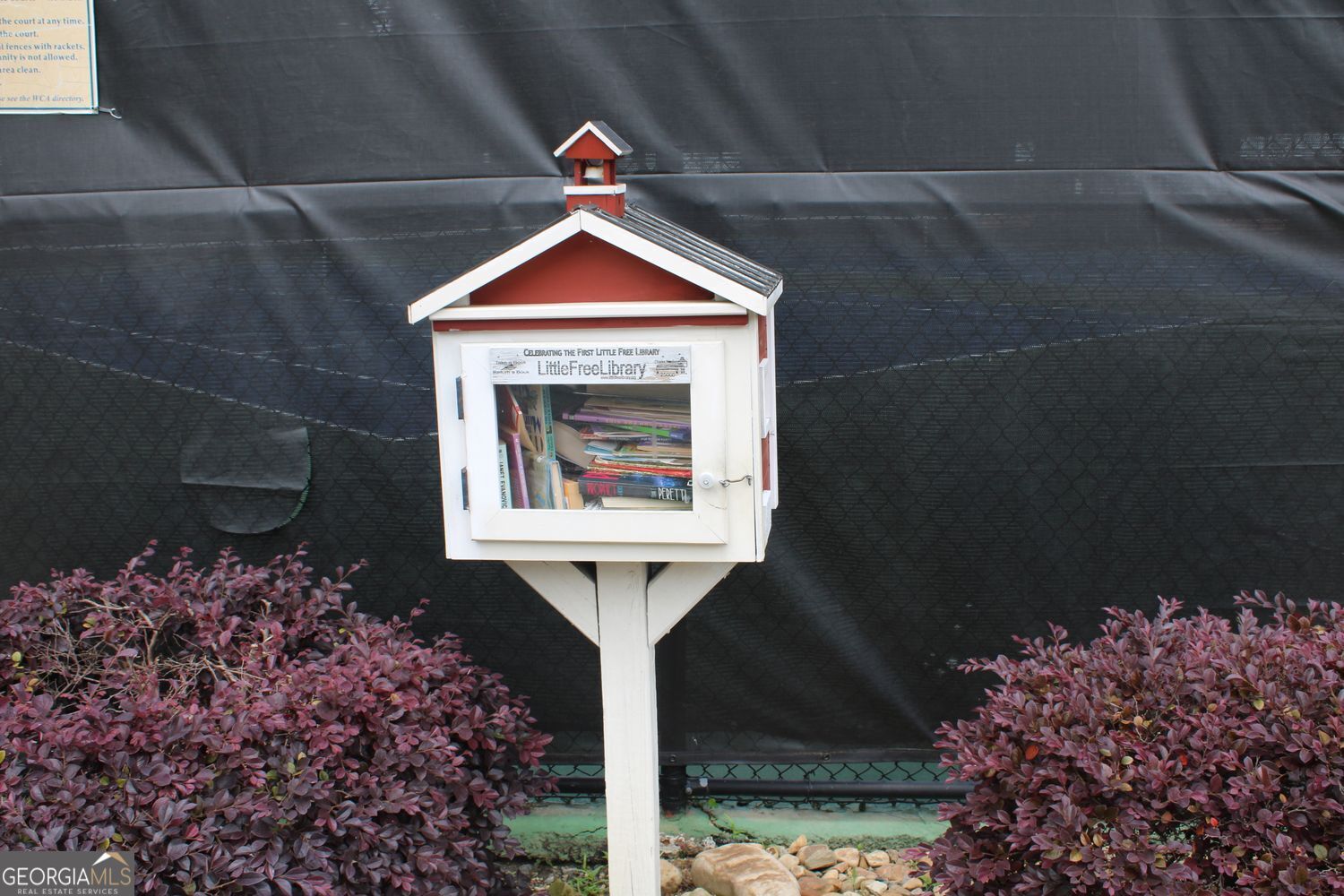 Roswell, Georgia 30075, United States, 4 Bedrooms Bedrooms, ,3 BathroomsBathrooms,Residential,Pending,141500