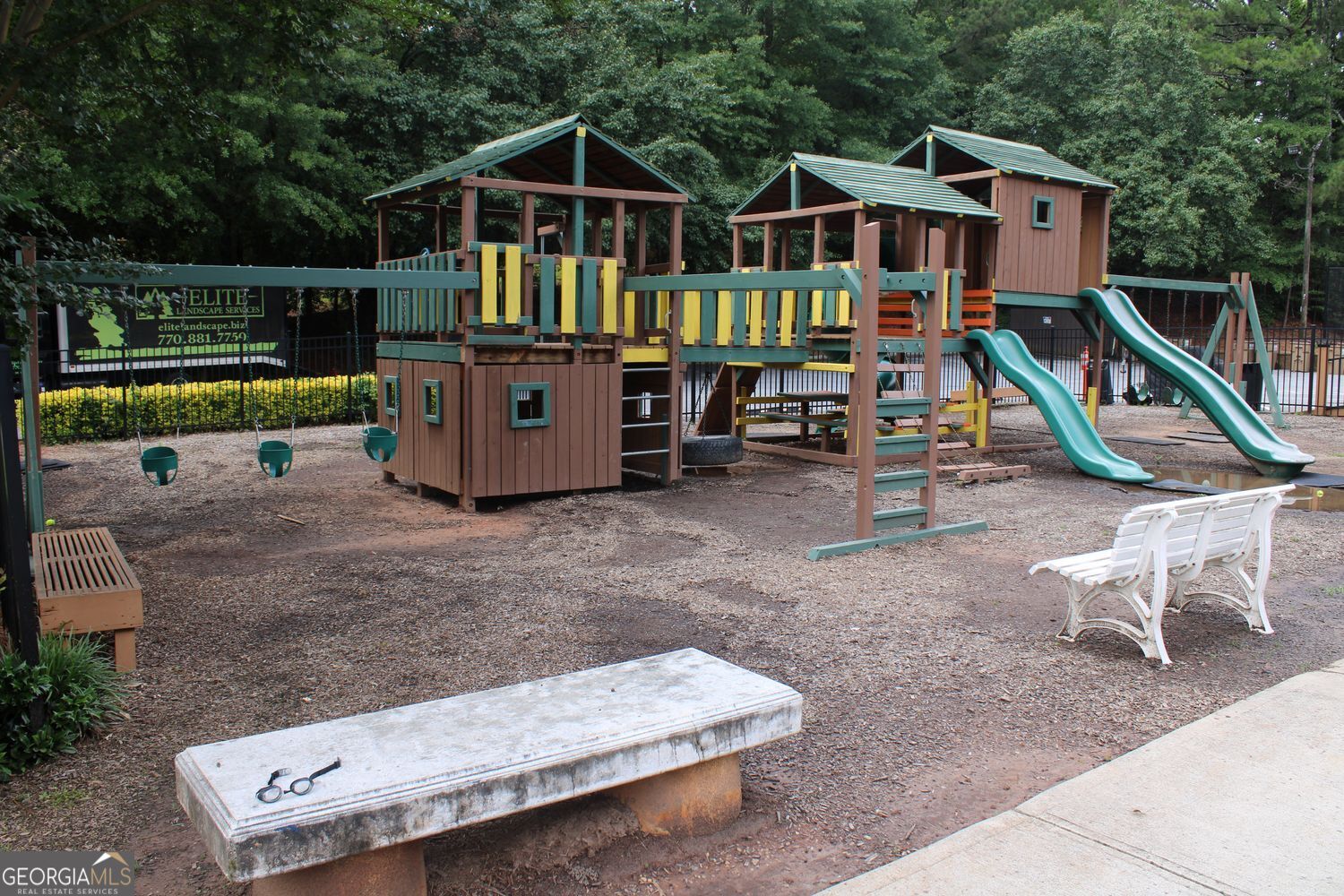 Roswell, Georgia 30075, United States, 4 Bedrooms Bedrooms, ,3 BathroomsBathrooms,Residential,Pending,141500