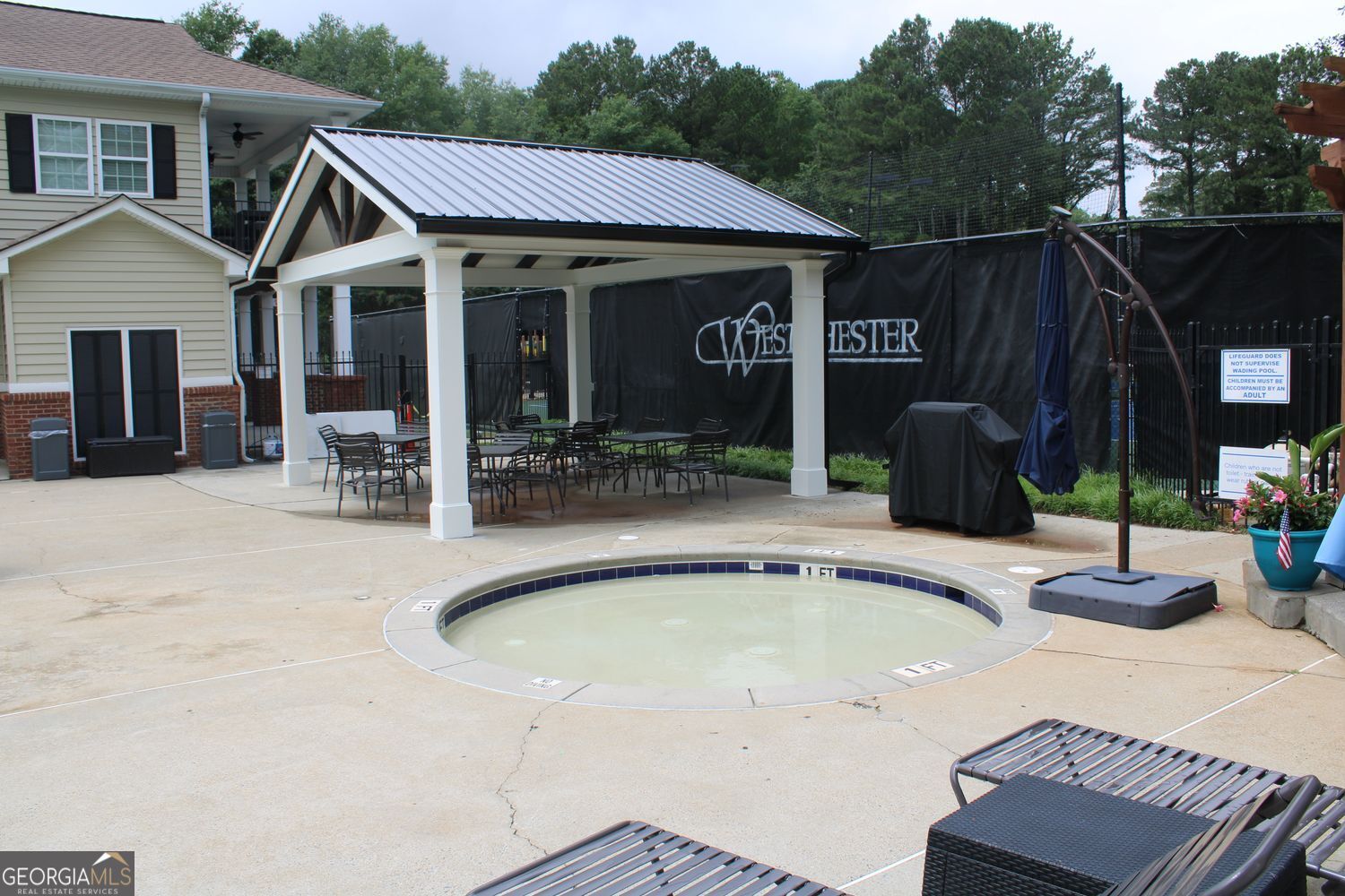 Roswell, Georgia 30075, United States, 4 Bedrooms Bedrooms, ,3 BathroomsBathrooms,Residential,Pending,141500