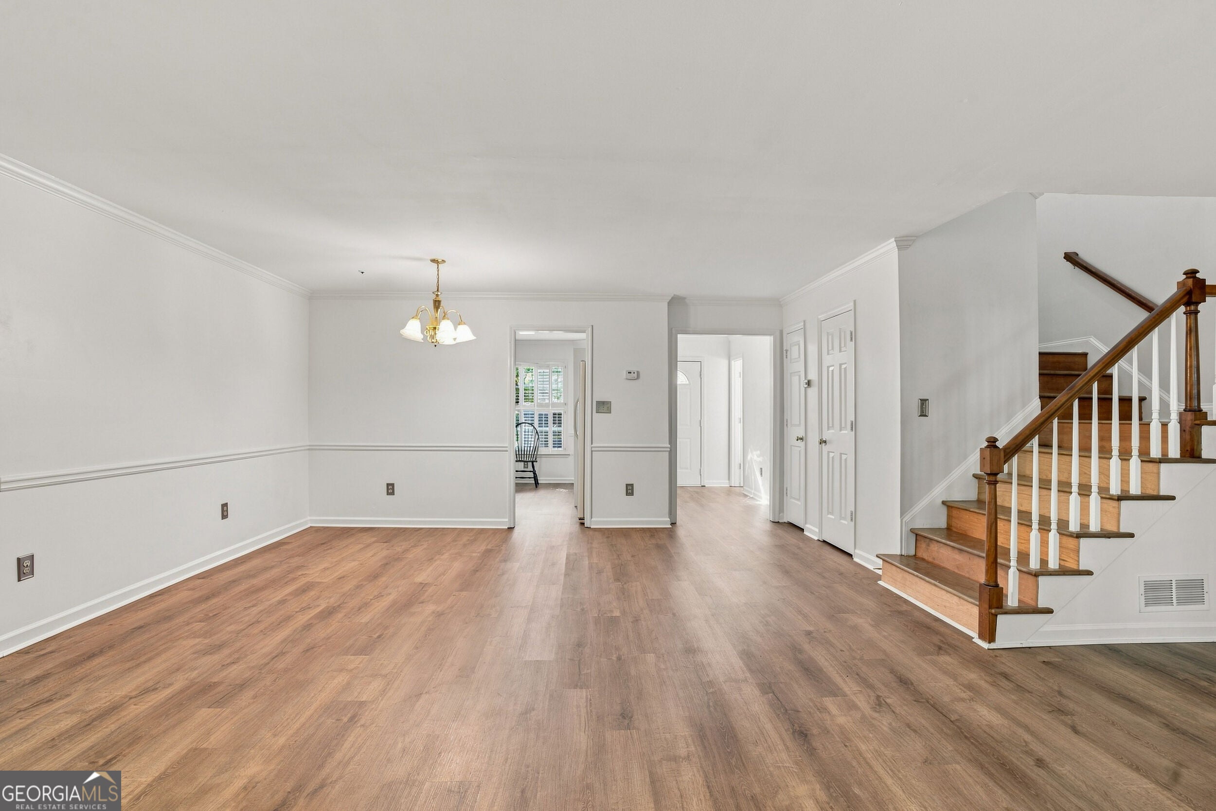 599 Saint James WALK SE