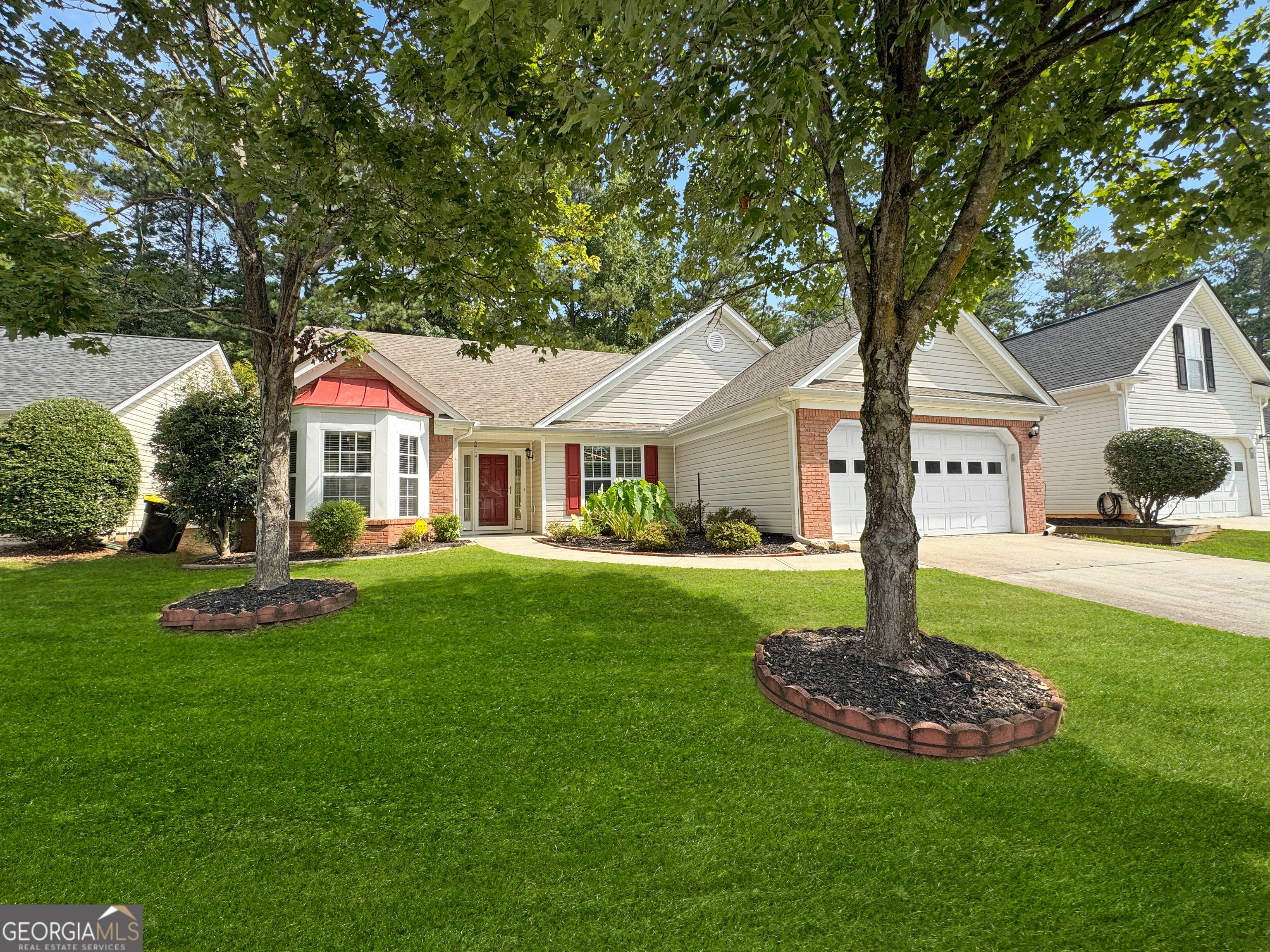Avery Park / Newnan | Beautiful 1 Story Ranch Home in Wonderful Condition | 3 Bedrooms, 2 Baths, 1700+ Sq Ft, Vaulted Ceilings, Split Bedroom Floor Plan, Formal Dining Room + Breakfast Nook ...Private Back Patio + Backyard is Fenced + Storage Building | Kitchen has Been Updated with Granite Counters, Stainless Appliances | Primary Bathroom Enjoys Granite Counters, LVP Flooring, Separate Shower + Soaking Tub ... Hardwood Floors in Foyer & Formal Dining, Carpet in Bedrooms, and LVP Flooring in ALL Wet Areas | Public Water & Public Sewer | Check Out the Interior Photos, Ready to Close ... Call to See it Today!