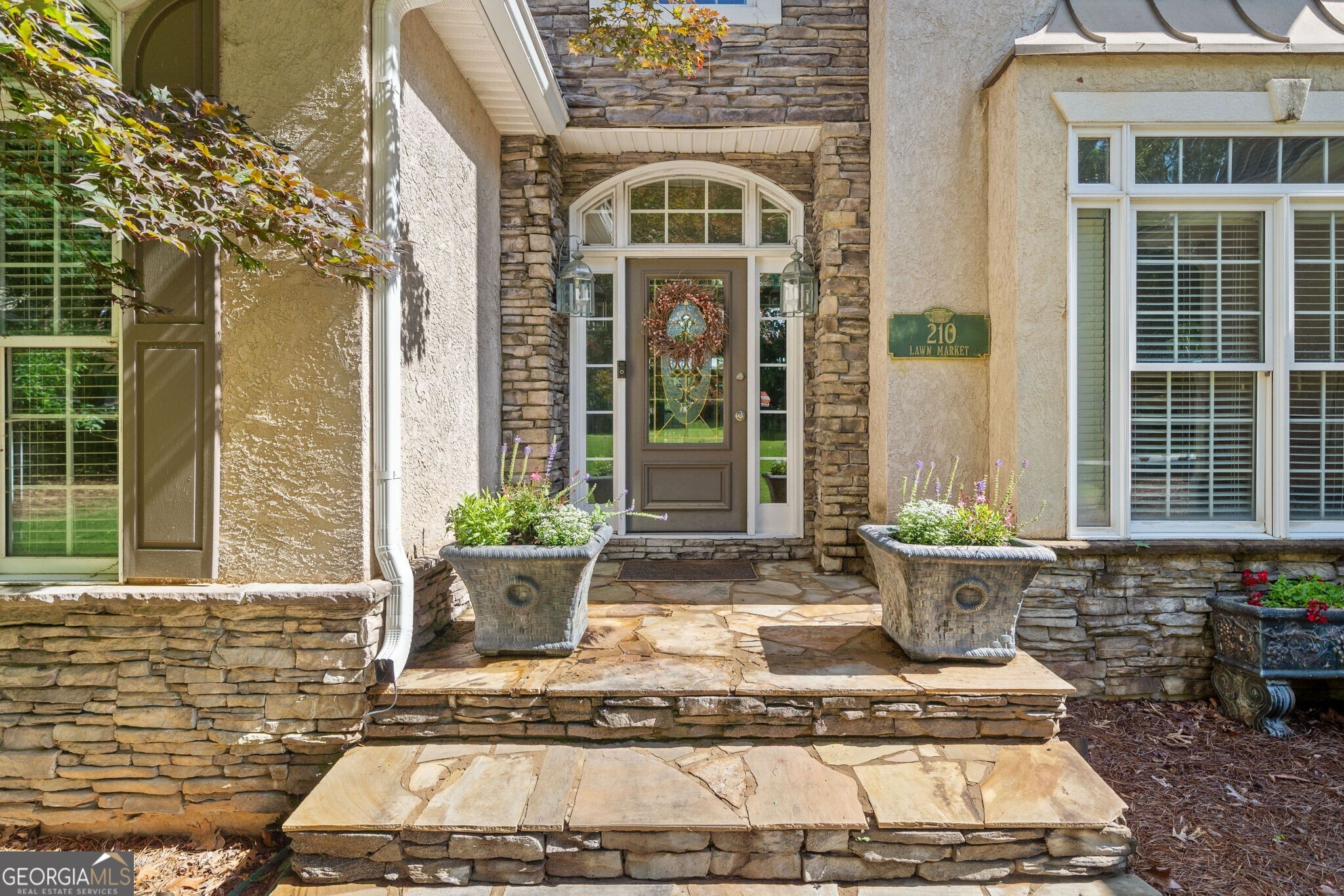 210 Lawn Market