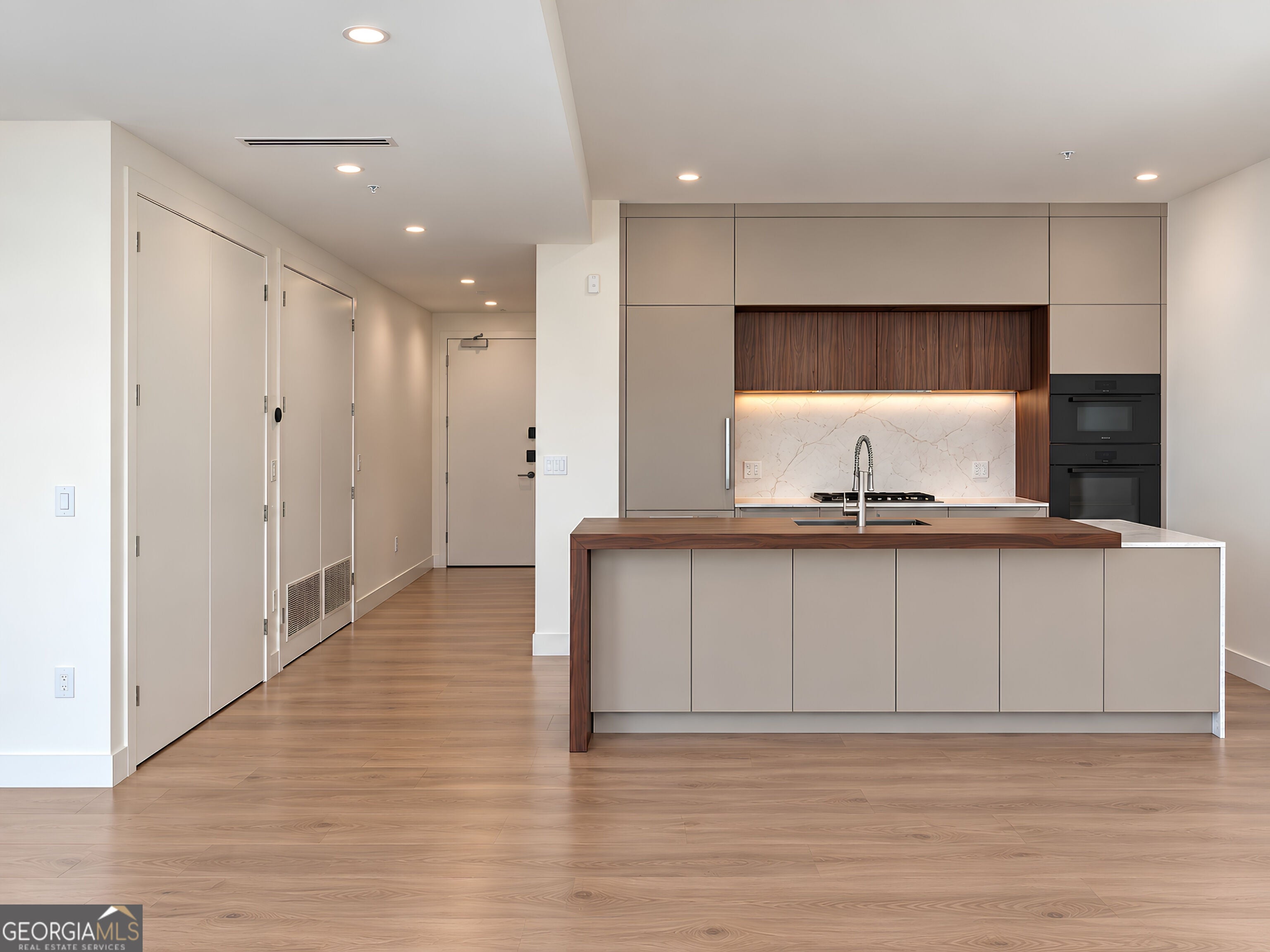 318 Sandy Springs CIR 270