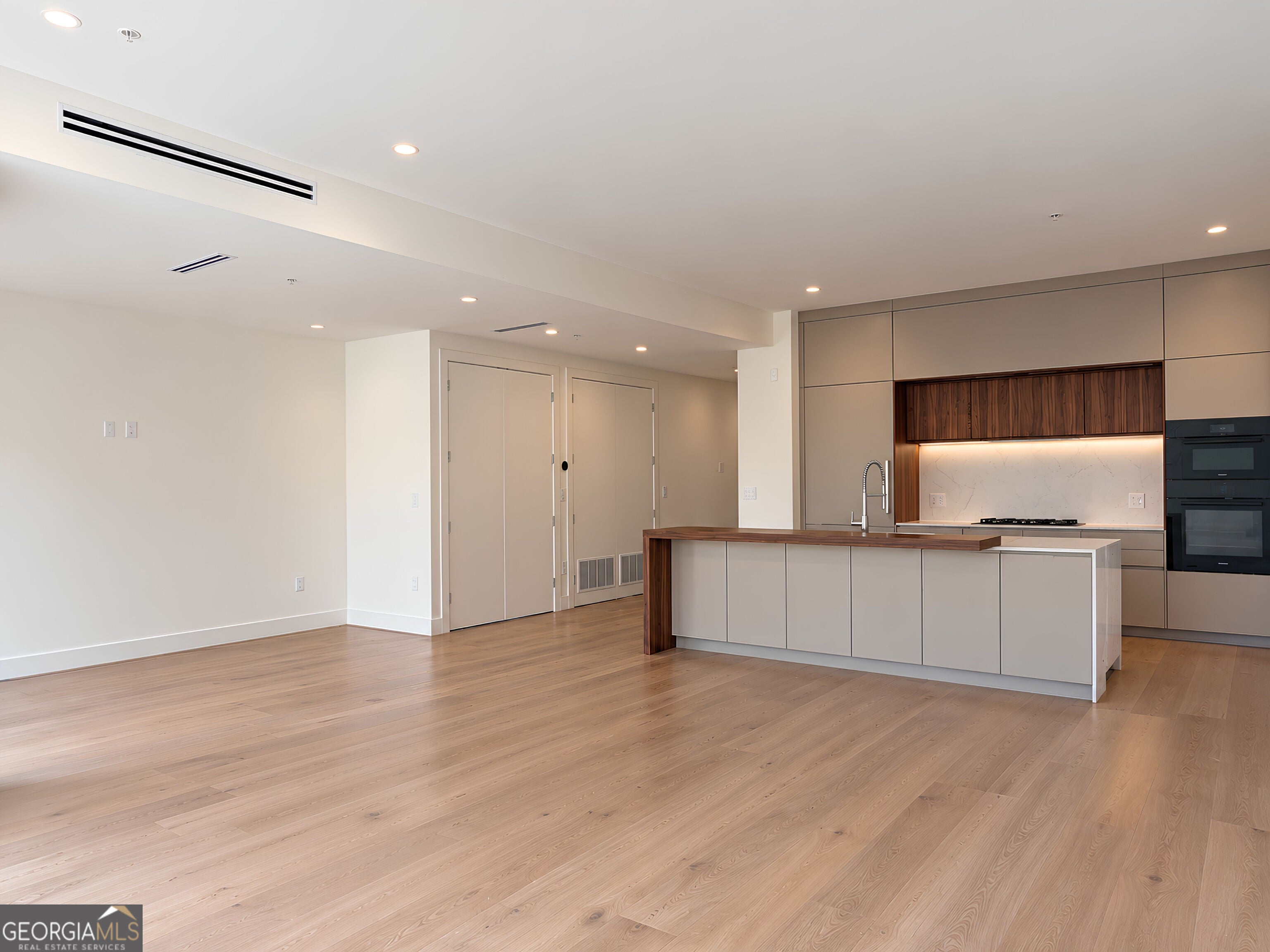 318 Sandy Springs CIR 270