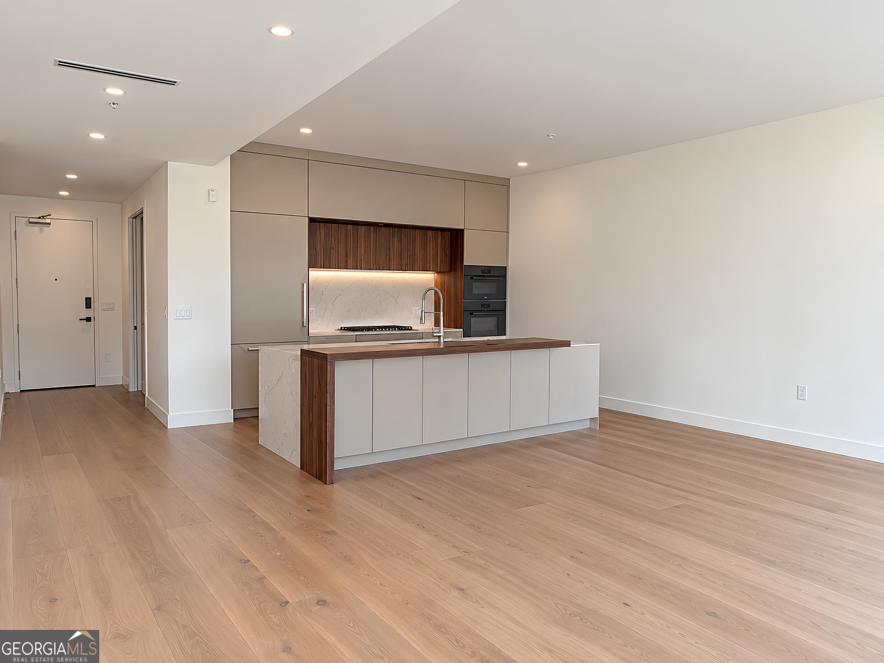 318 Sandy Springs CIR 270