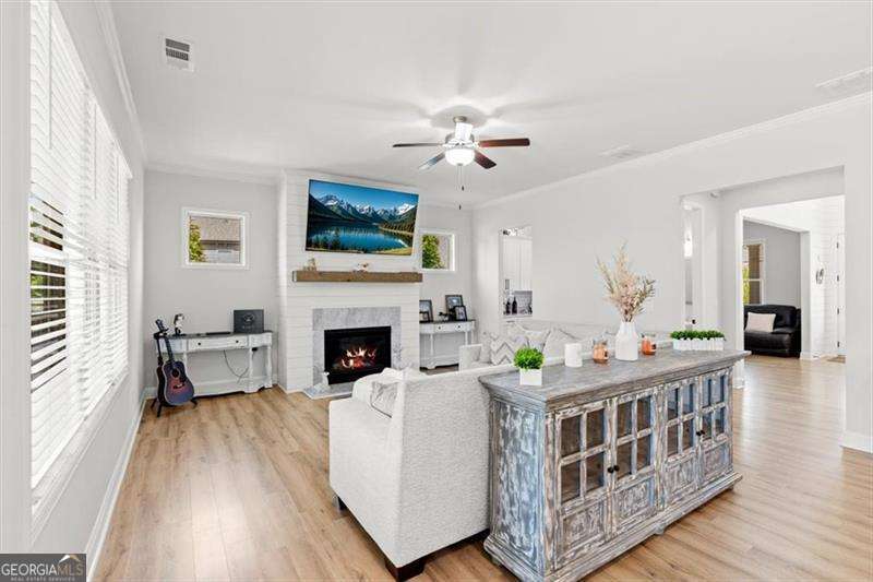541 Edgewater DR
