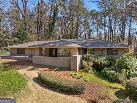 Photo of 374 Londonberry Road, Atlanta, GA 30327 (MLS # 10714409)