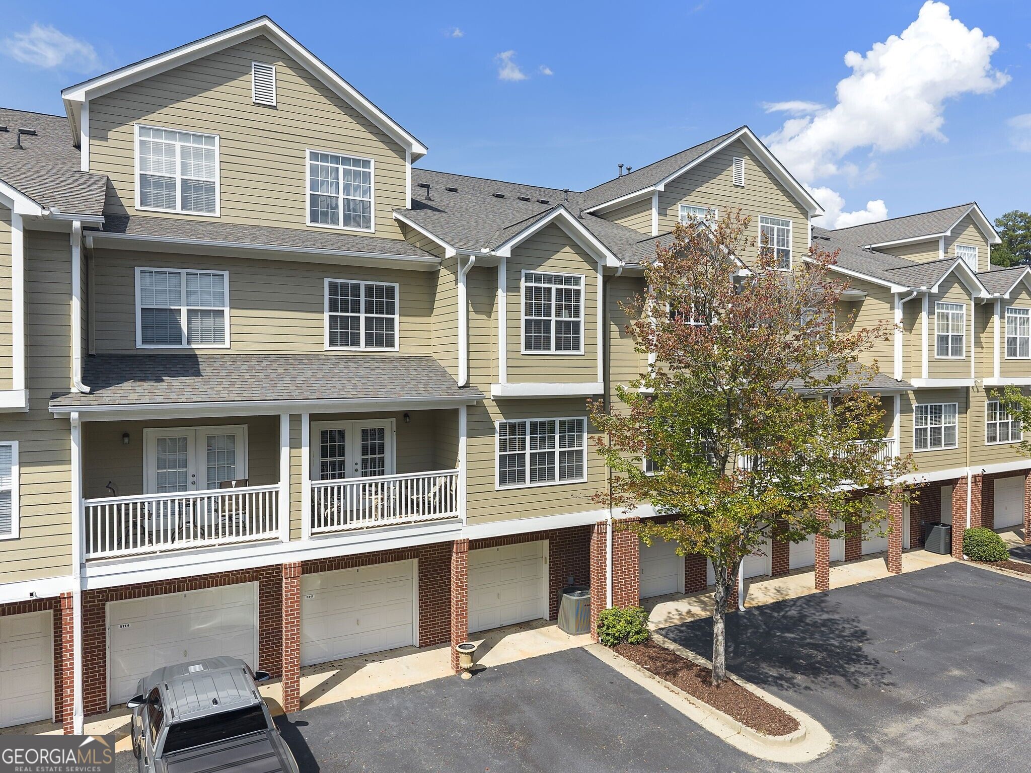5111 Woodland LN