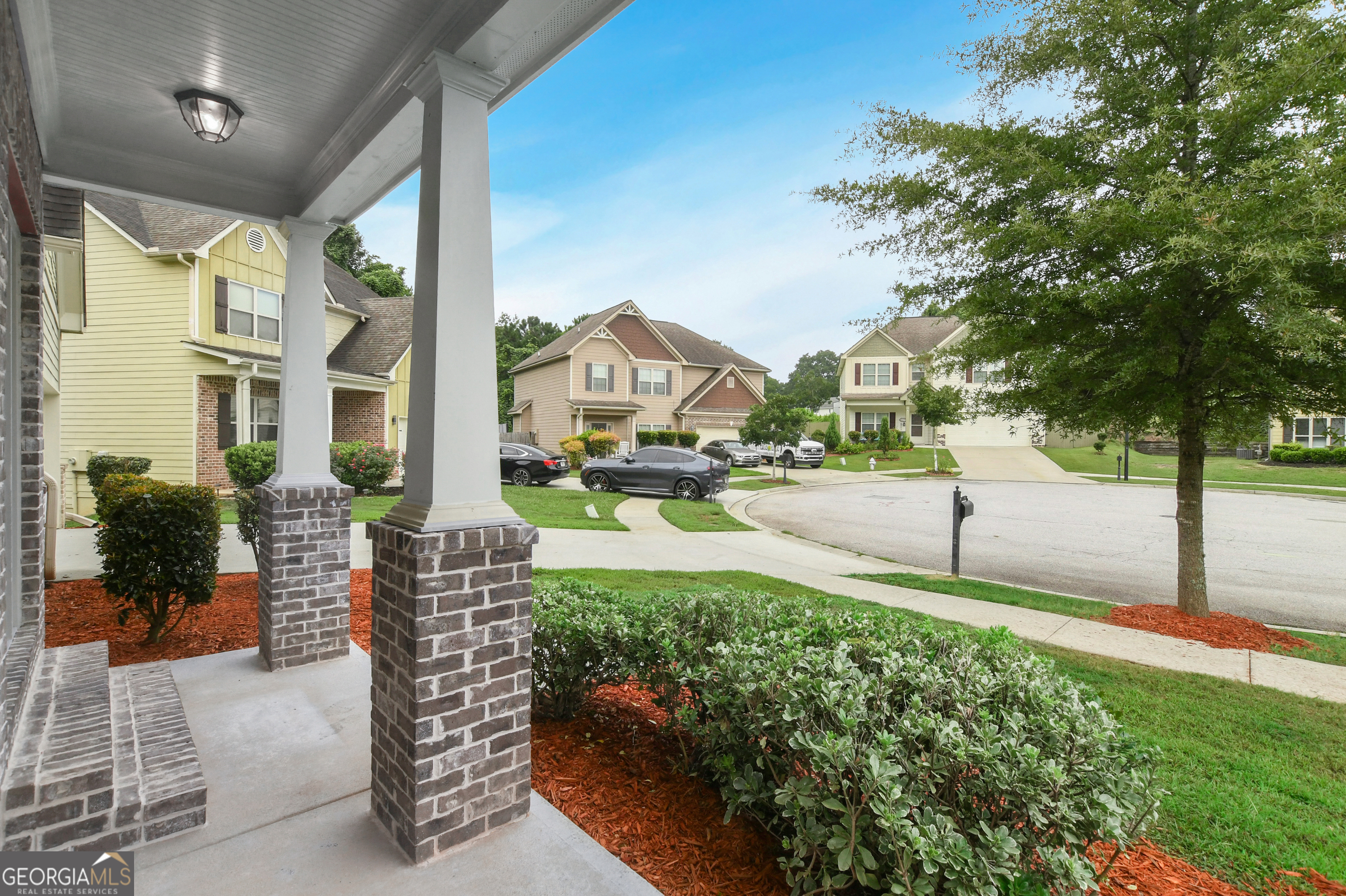 393 Strawberry WALK