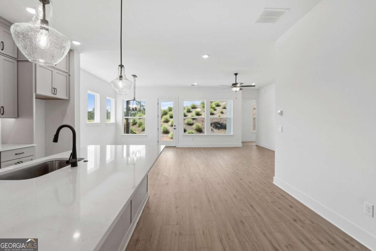 1335 Autumn Lake DR SW