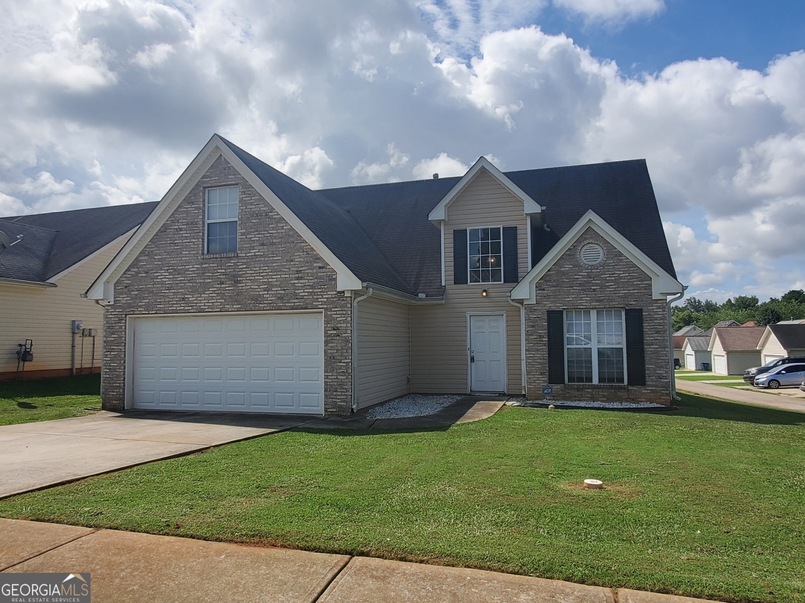 Open House Available On 9/06/25 @ 9:30Am Until 10:00 Am Cute 3 bedroom 2.5 bath home with a 2 car garage....This one won't last long!!