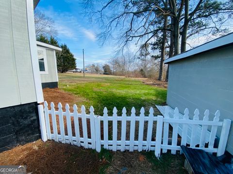 A home in Toccoa