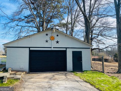 A home in Toccoa