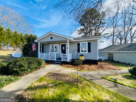 A home in Toccoa