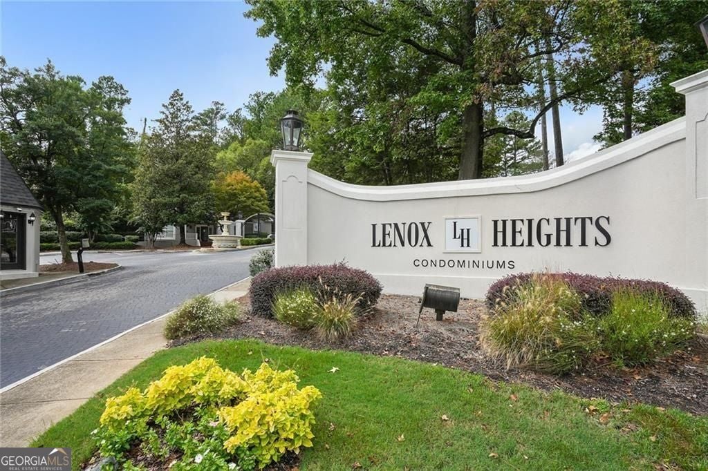 2201 Pine Heights DR NE