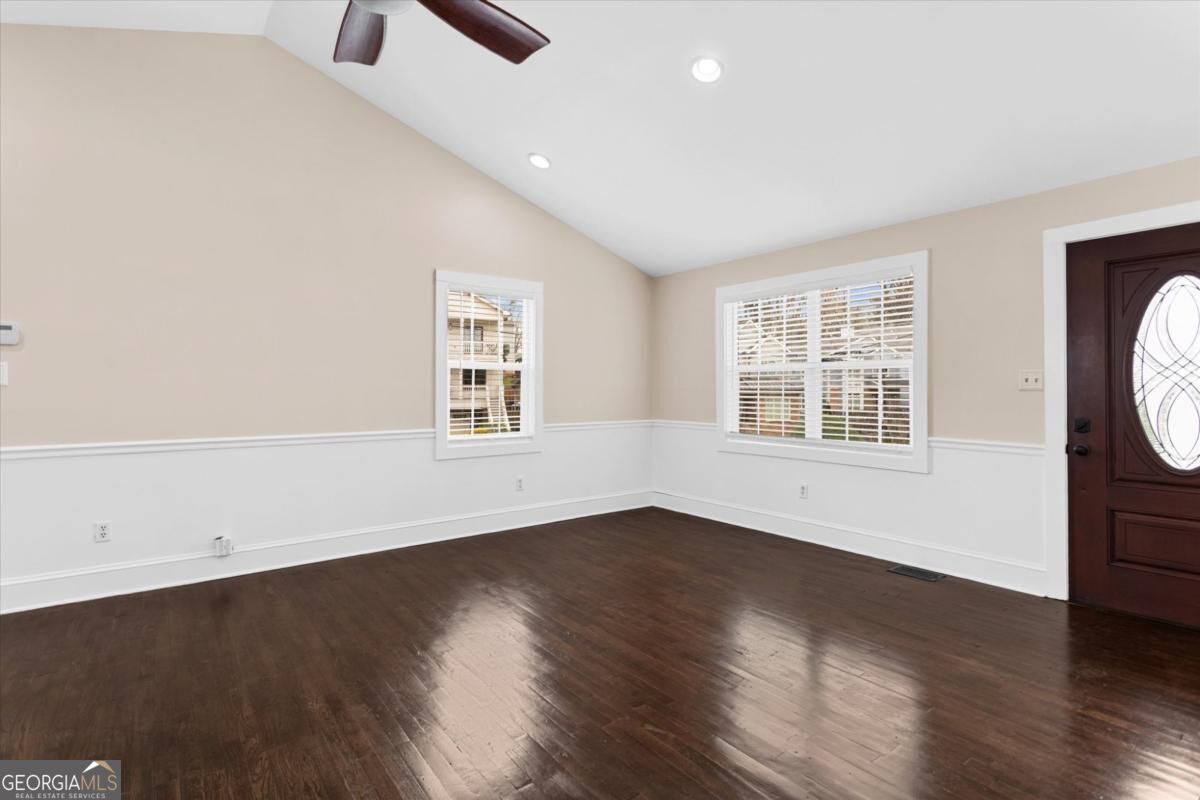 3268 Mae AVE NE