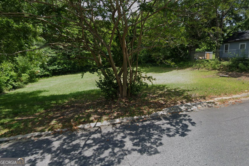 Don't pass up the opportunity to buy two lots for the price of one. You will get .17 acres for 1209 Eastview and .17 for 1213 Eastview located side by side totaling .34 acres. This land has been in the family for over 60 years. The last heir says it's time to sell. Conveniently located across from New Renaissance Memorial Baptist Church and centrally located to shopping and restaurants. Don't miss out on the opportunity to own land because they aren't making any more! Ride by, check it out and let's make a deal!