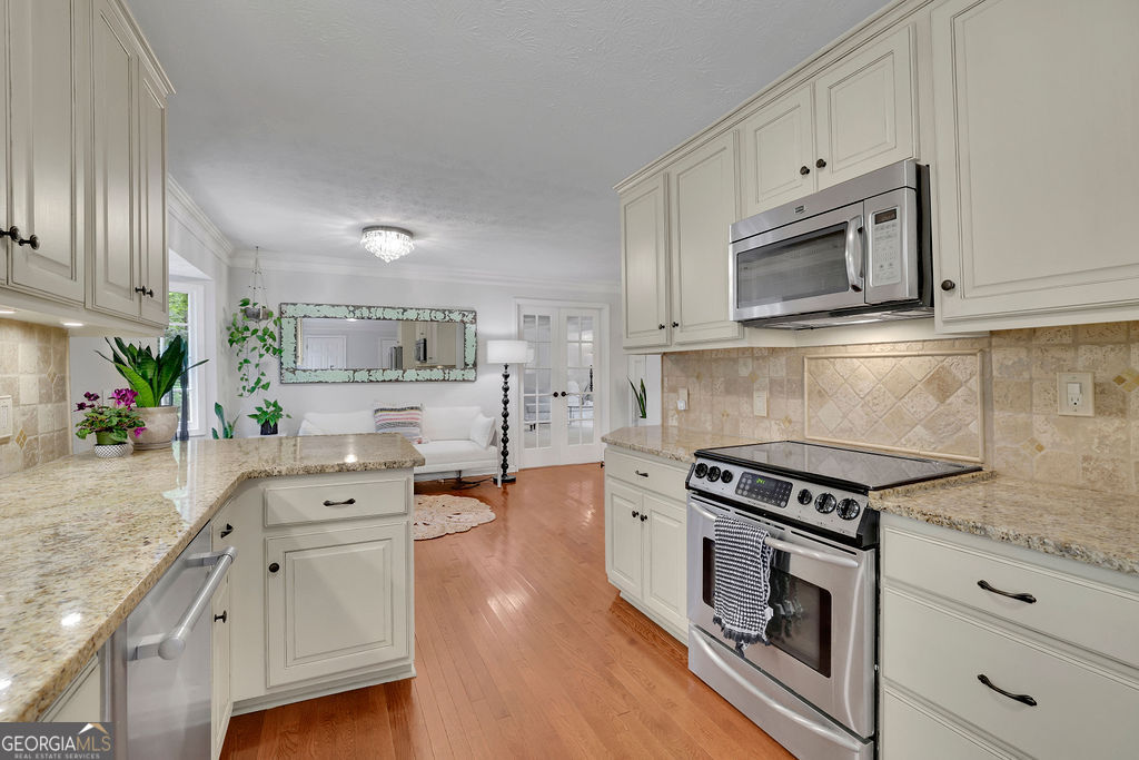 2095 Honeysuckle DR