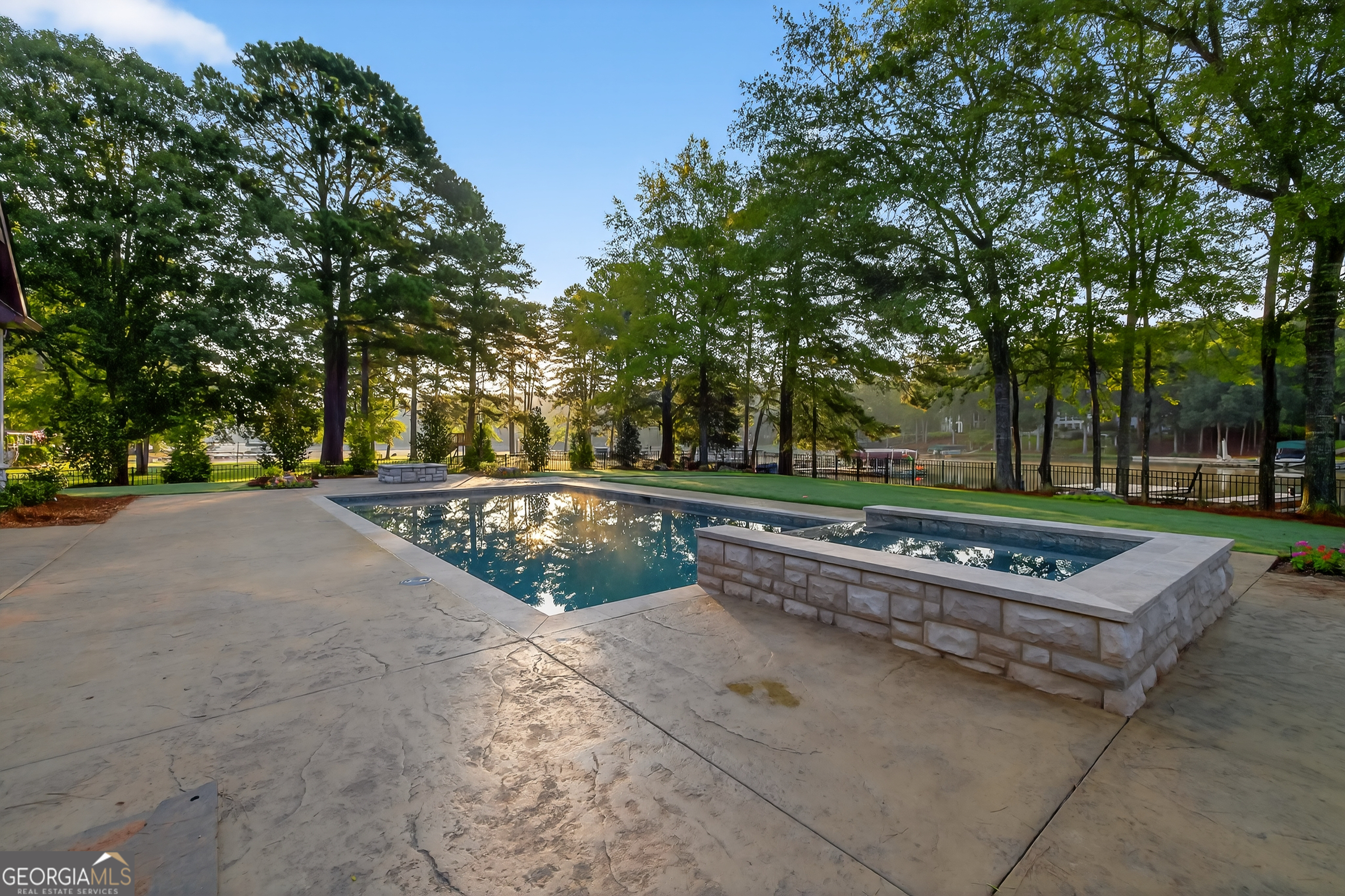 116 Collis CIR