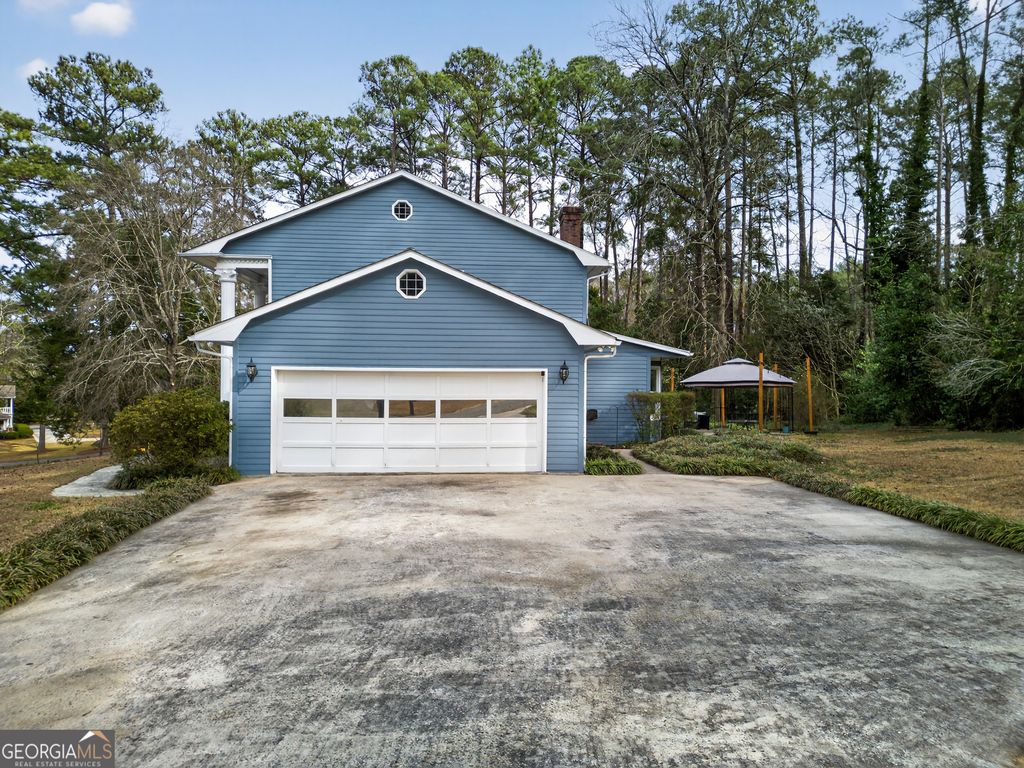 Photo of 301 Lake Front Drive, Warner Robins, GA 31088 (MLS # 10682839)