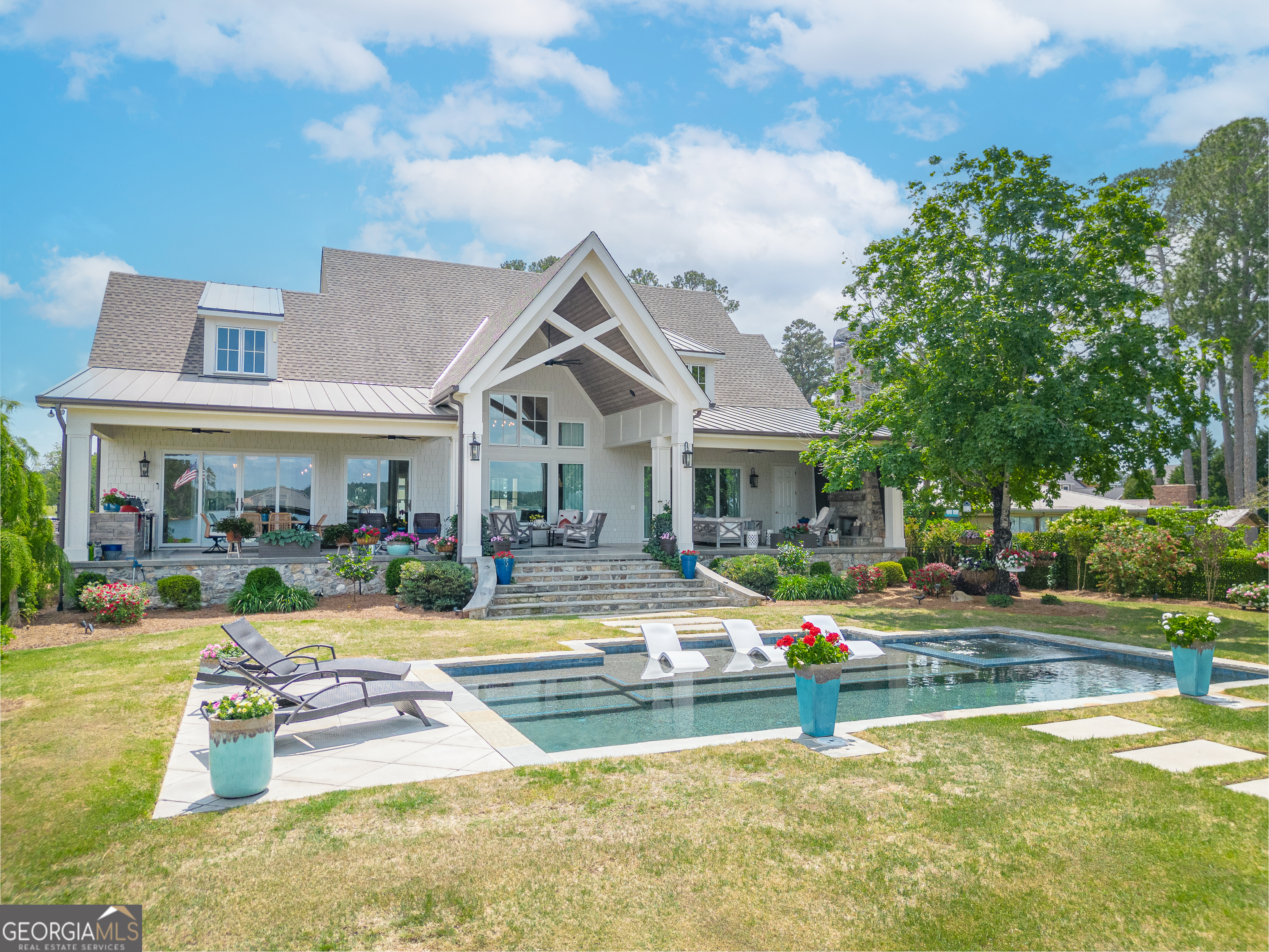 239 Lakeshore CIR