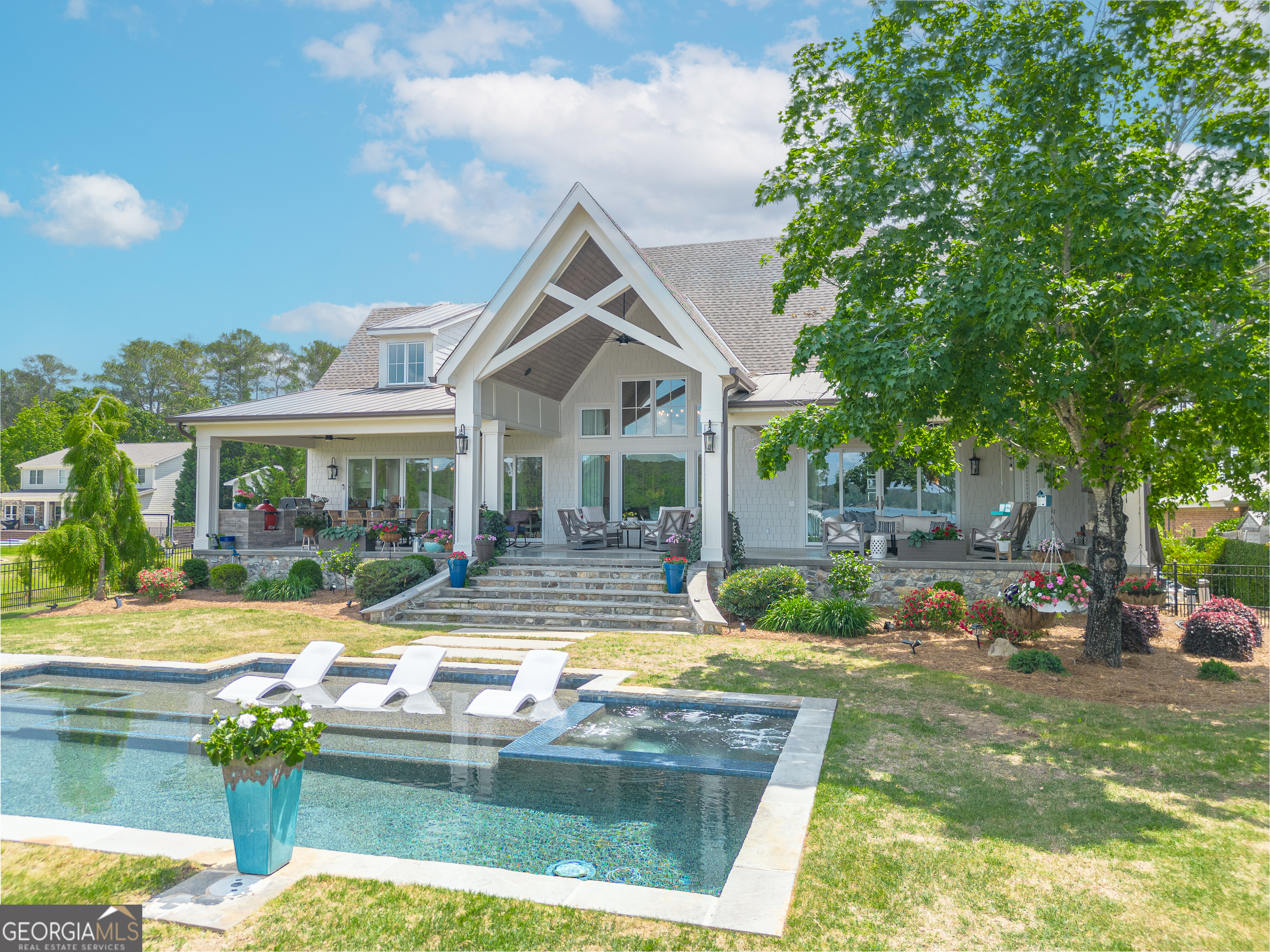 239 Lakeshore CIR