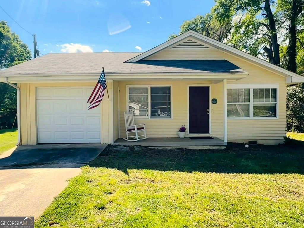 Photo of 514 S Broad Street, Toccoa, GA 30577 (MLS # 10728745)