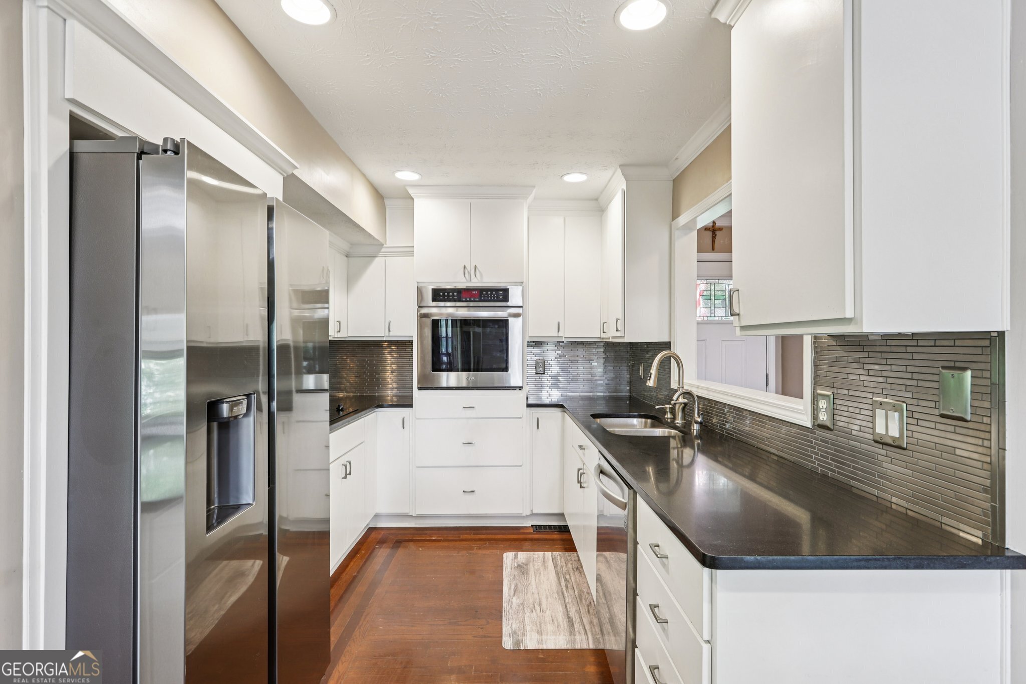 890 Lake DR