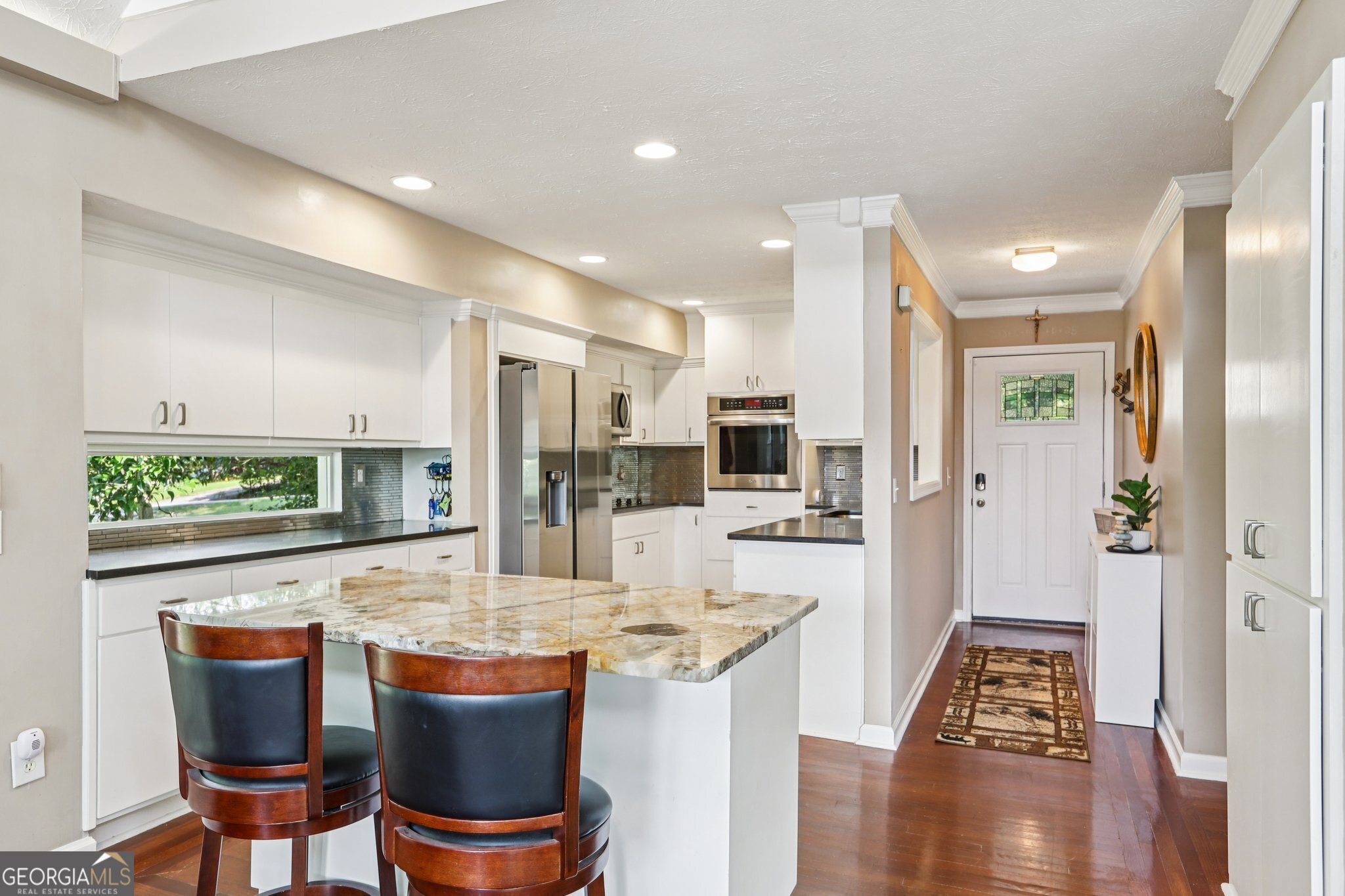 890 Lake DR