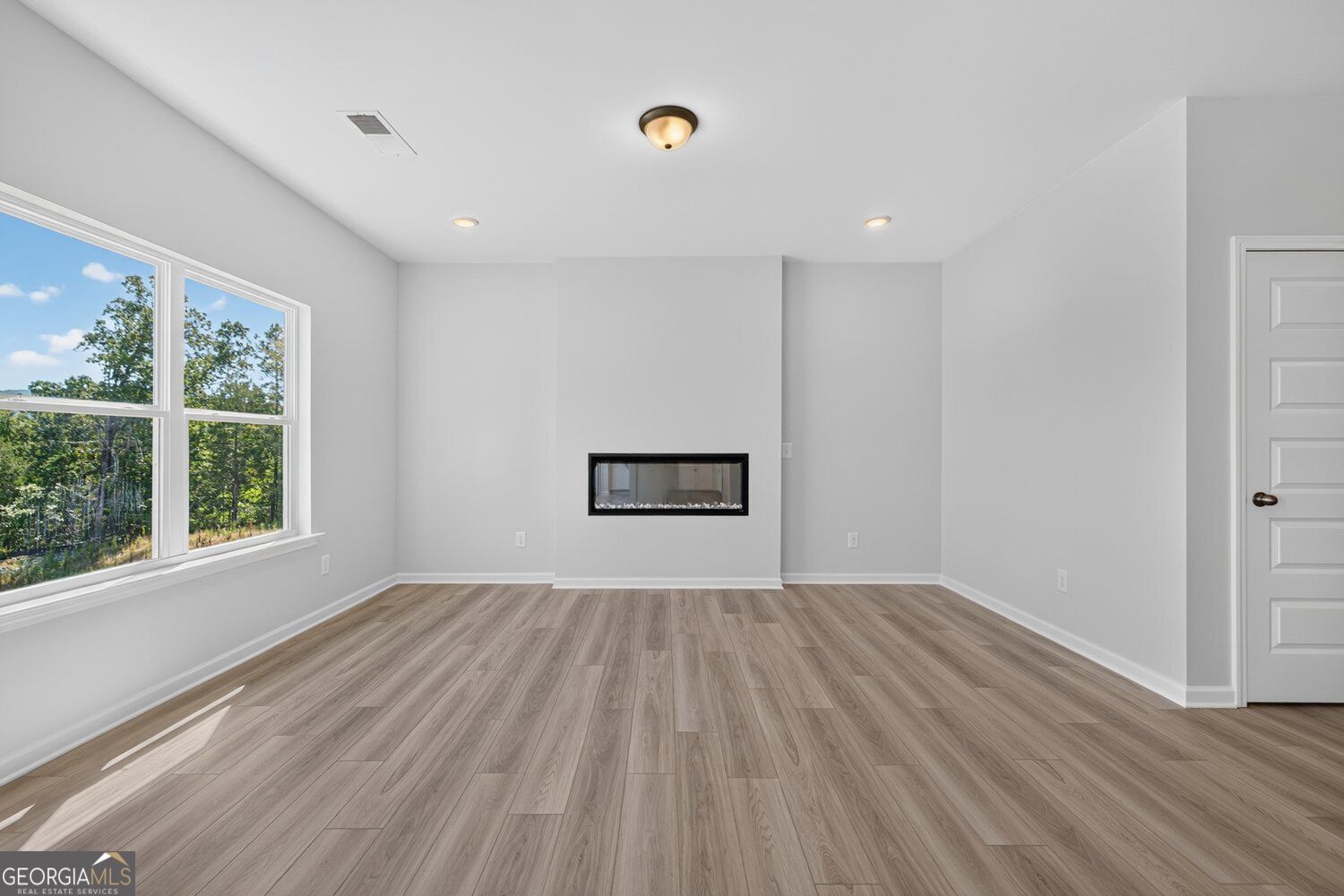 11 Navarre CIR