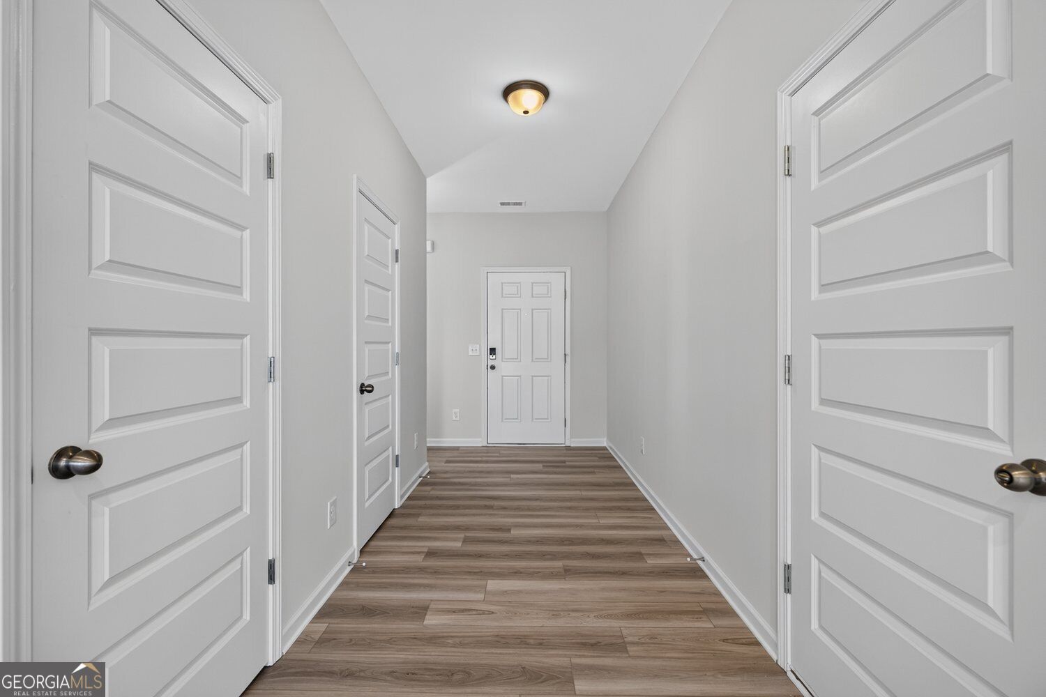 11 Navarre CIR