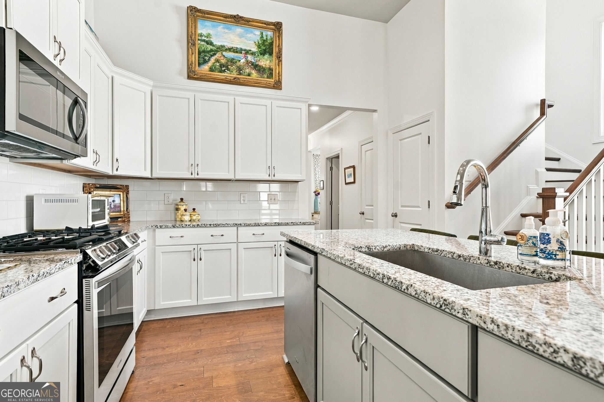 388 Lakeside CT