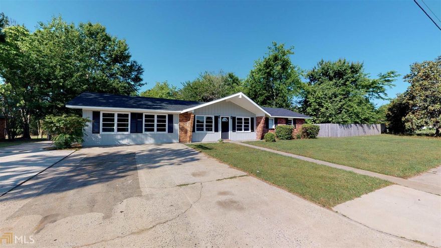 Check out the 3D TOUR!! NEW HVAC!! This beautiful home has just been renovated with brand new finishes; New Carpet, New Interior Paint, New Cabinets, New Granite, New stainless steel appliances, New Fixtures. The kitchen has a ton of storage space. The master bedroom features walk-in closet, and a lovely master en-suite bath. The spacious backyard are perfect for entertaining visitors! Your dream home on your terms, visit Divvyhomes.com/a/jarhouse to get pre-qualified for lease to purchase option.