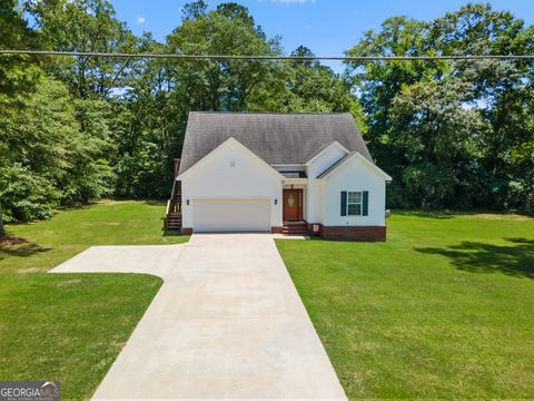 Single Family Residence in Cochran GA 216 Crest Drive.jpg