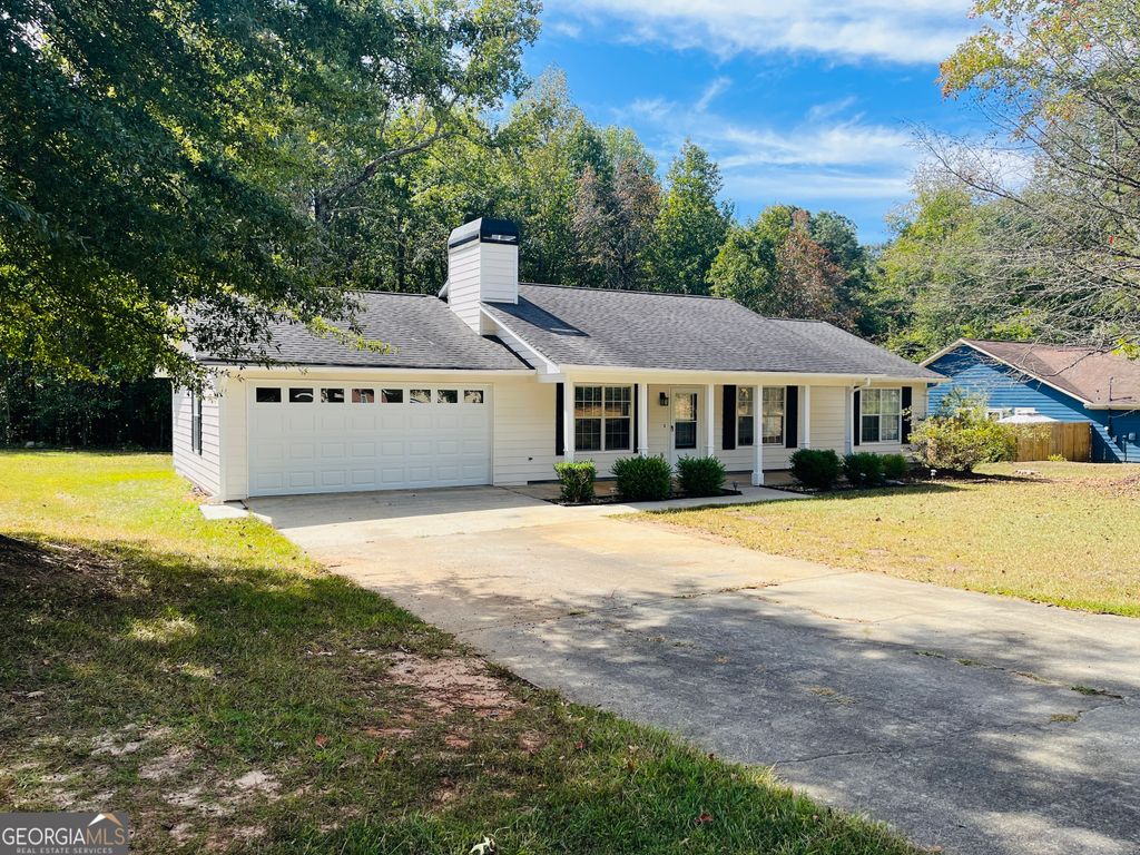 Photo of 28 Sandstone Drive, Sharpsburg, GA 30277 (MLS # 10659474)