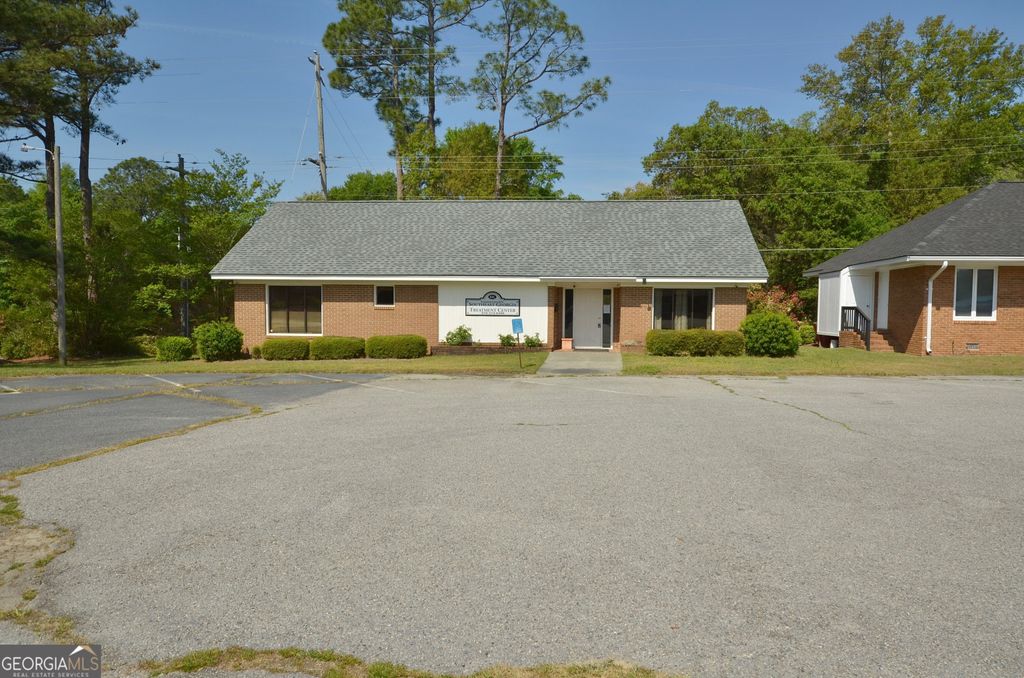 Photo of 816 Professional Center Dr, Eastman, GA 31023 (MLS # 10732184)